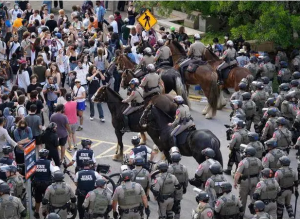 Texas State Police entered the campus and arrested 34 people. Governor: Protesting students should be expelled